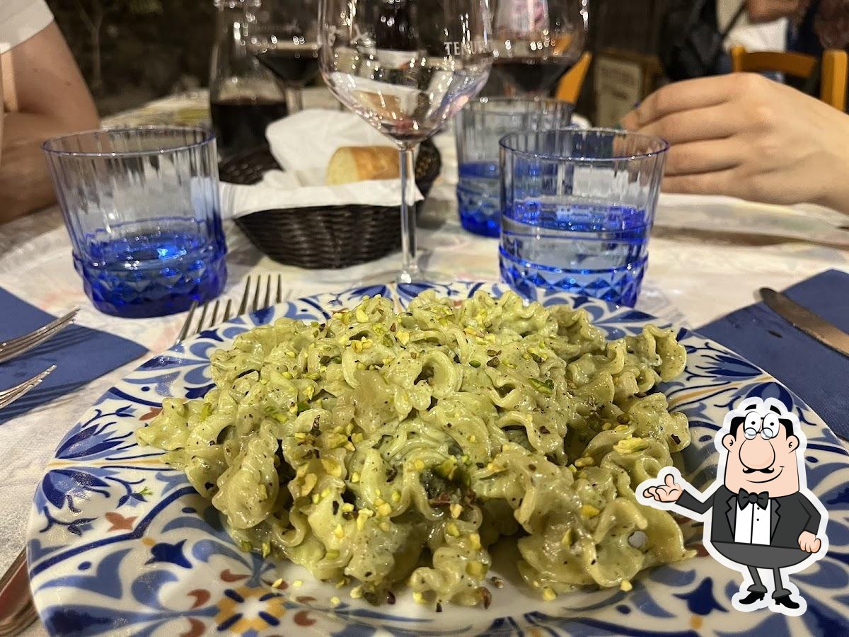 Gli interni di Trattoria U Fucularu.
