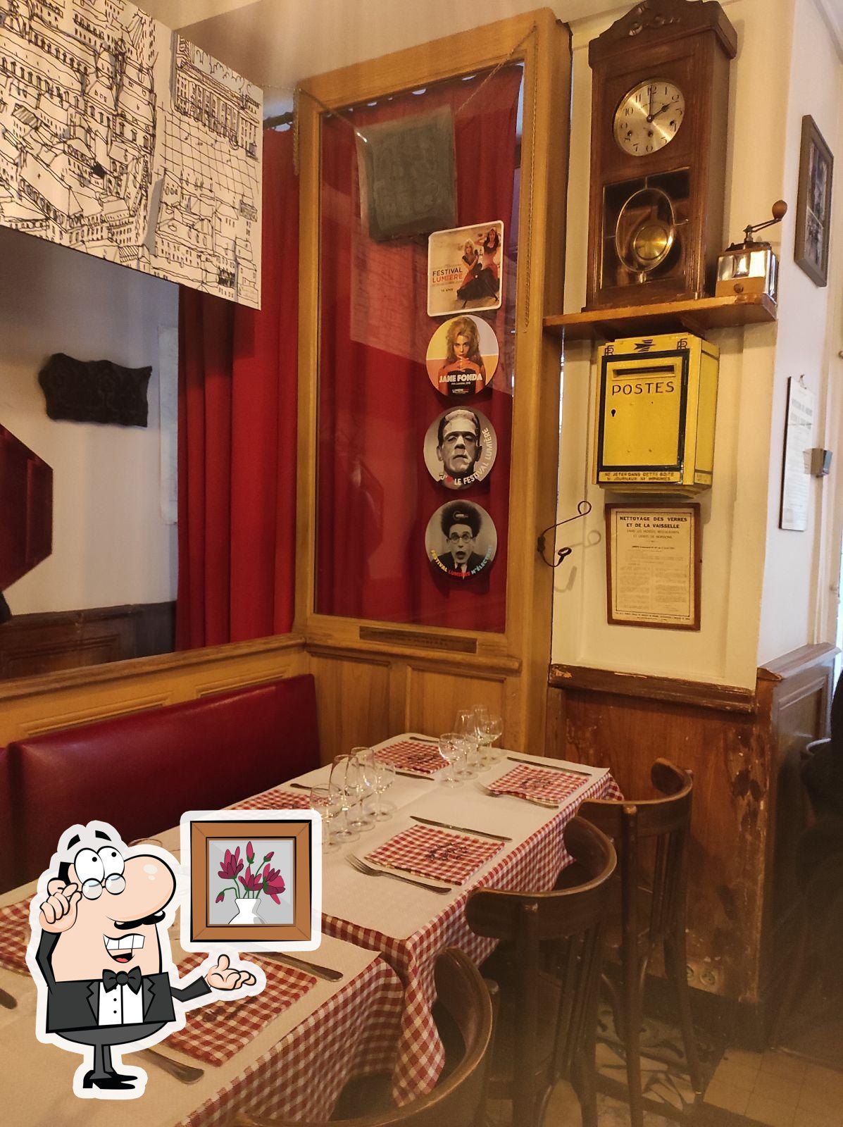 L'intérieur de Au Petit Bouchon Chez Georges.