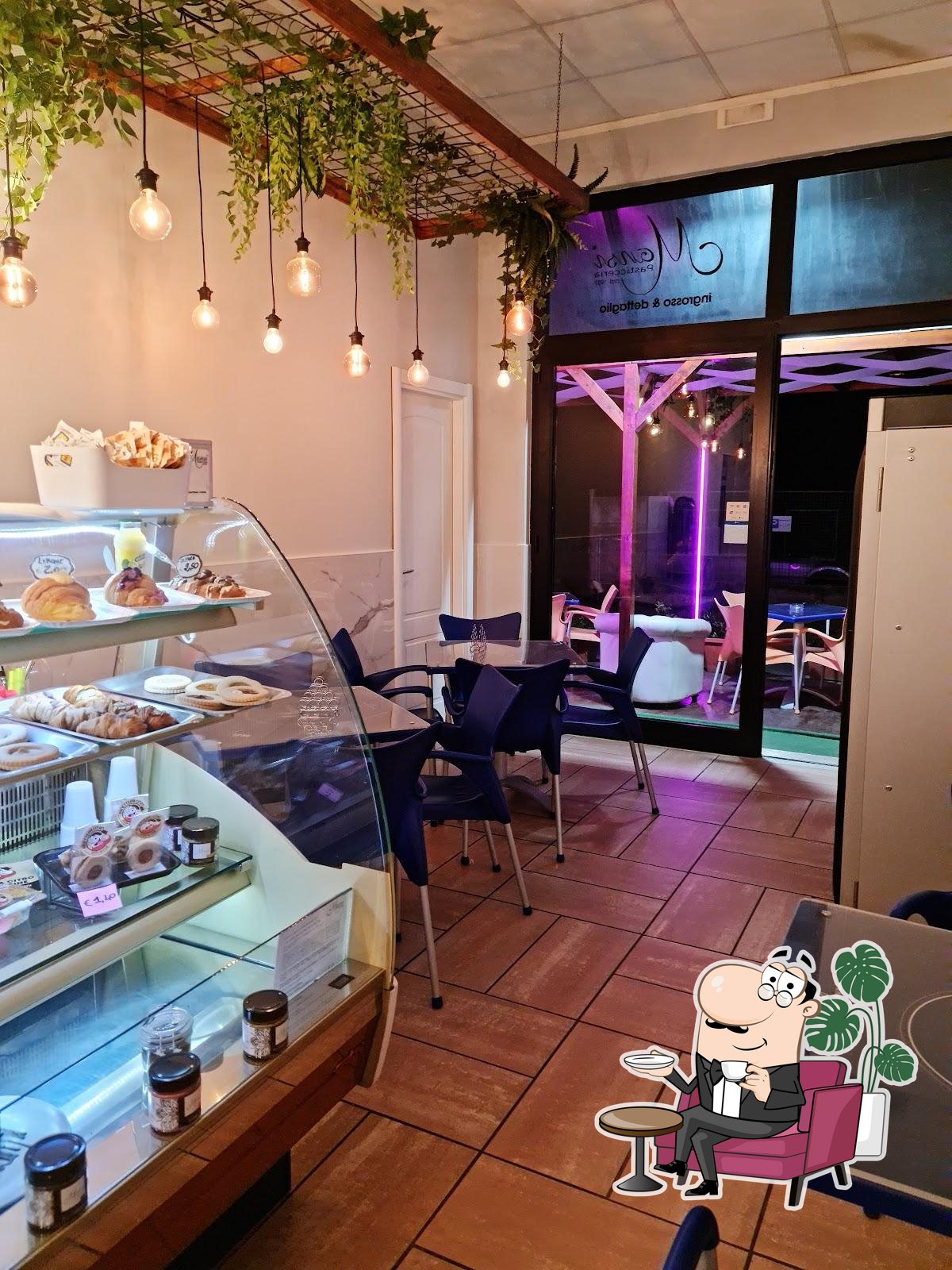 Gli interni di Pasticceria Mansi.