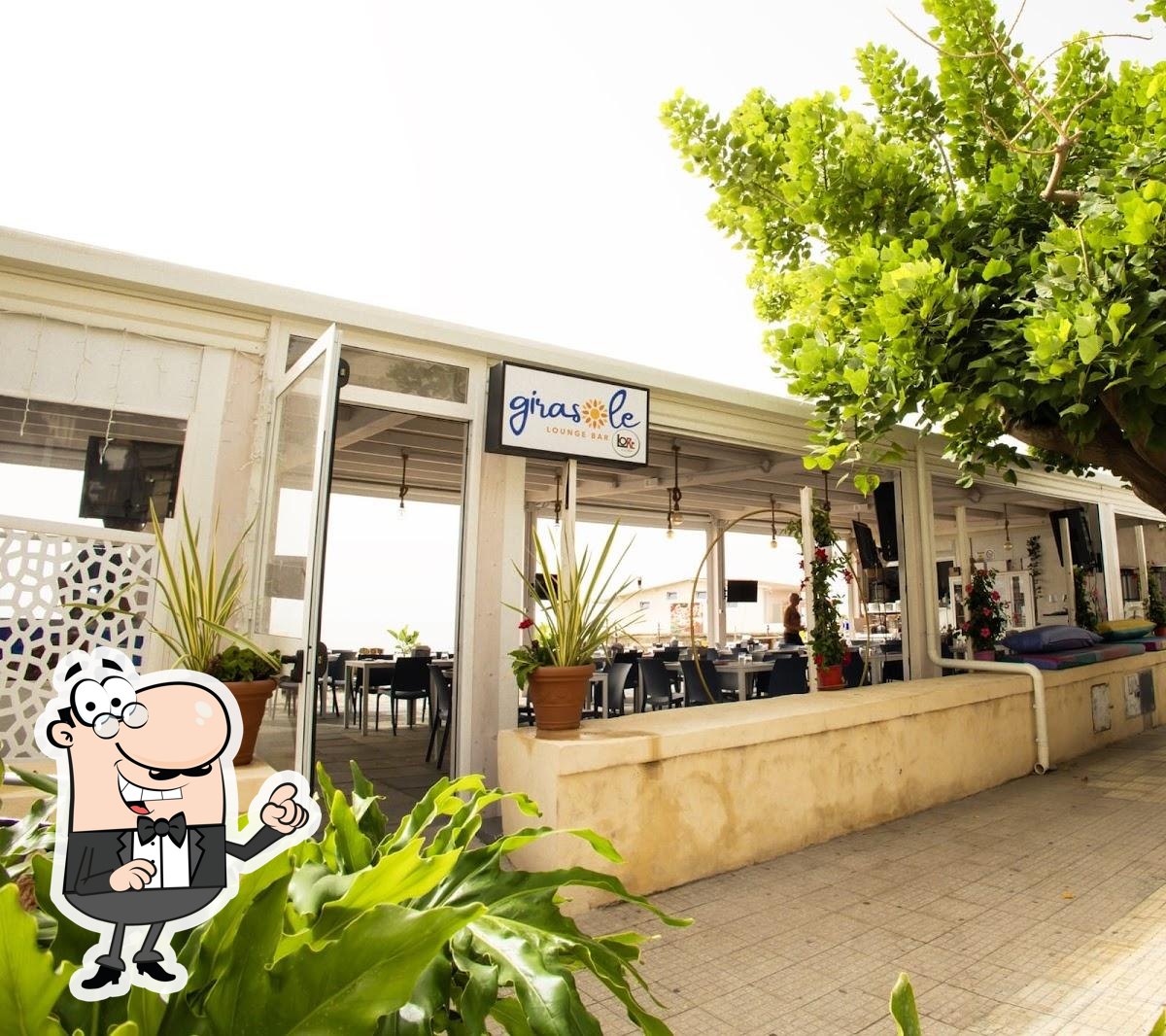 Dai un'occhiata agli interni di Girasole Lounge Bar Lido e Spiaggia Attrezzata.