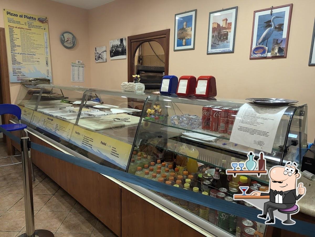 Dai un'occhiata agli interni di 100% Neghelli Pizza.