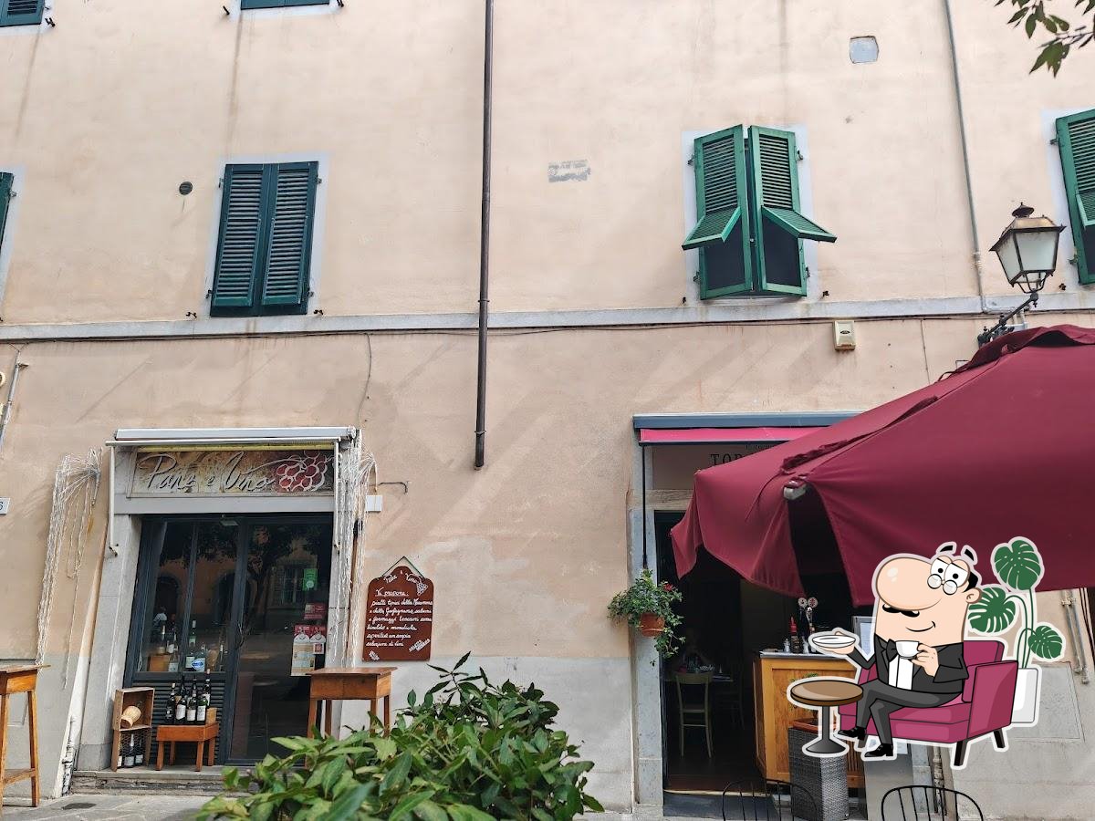 Siediti a un tavolo di Ristorante Tora Tora.