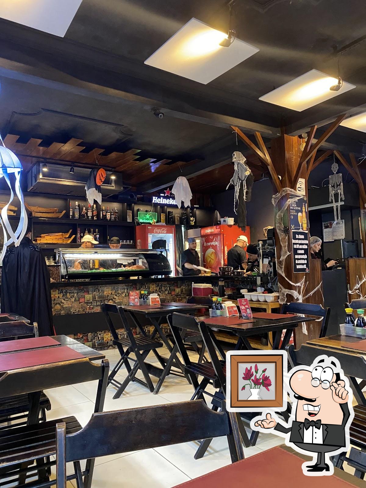 O interior do Matsuri Sushi Bar Parque Dez.