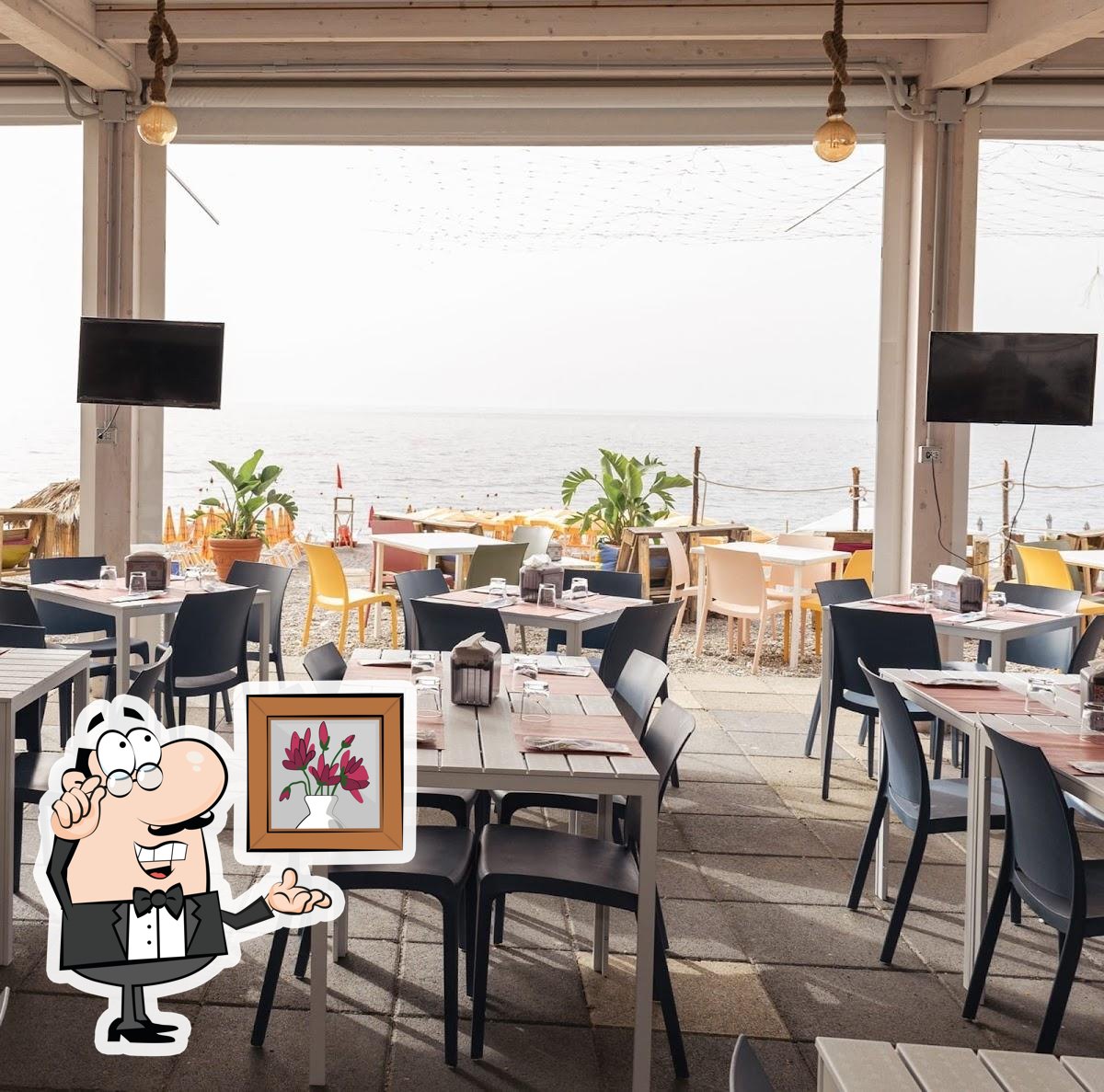 Dai un'occhiata agli interni di Girasole Lounge Bar Lido e Spiaggia Attrezzata.