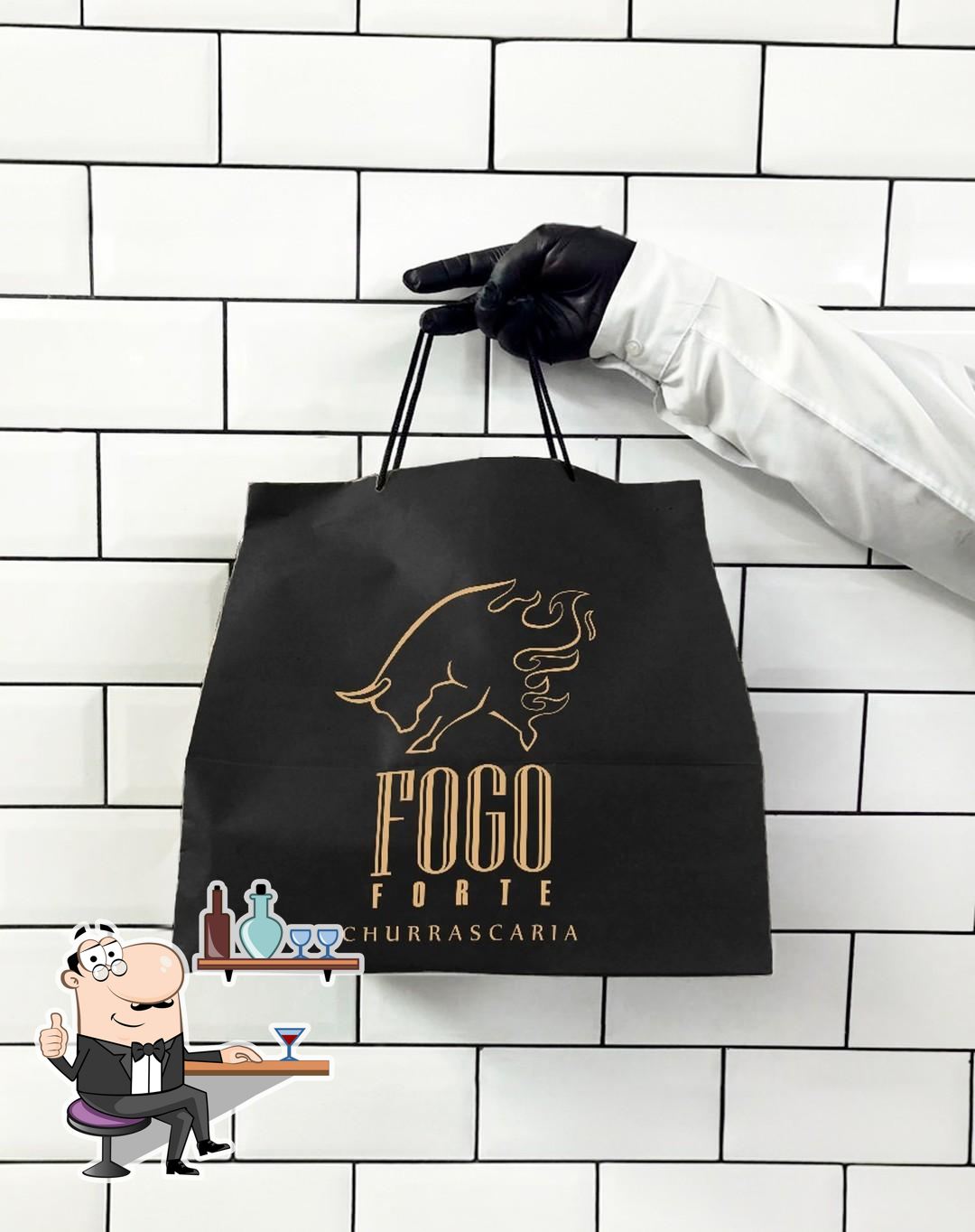 O interior do Churrascaria Fogo Forte.