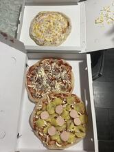 Launi's pizza