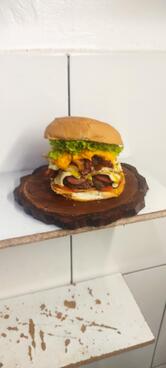 GIGA BURGER