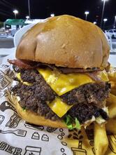 Tio Chico: Burguer, Games & MMA
