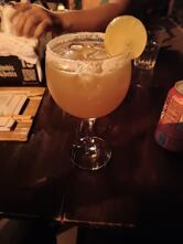 Kombis&Bebis | Hambúrguer | Porções | Chopp | Drinks | Jataí-GO