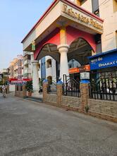 Kiara Eshosans Palace ( 100 meters From Sai Samadhi Temple )
