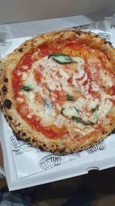 Gustus Pizzaeria Napoletana