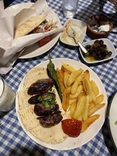Gilanlı köy meyhanesi