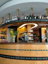 Bar Queen's Rose