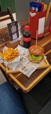 LARRY'S BURGUER