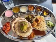 Hotel Kolhapuri Akkha Masur