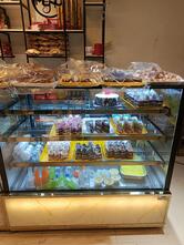 Iniya Sweets & Cake Cafe