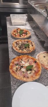 Wanes Pizza