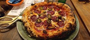 Pizzdarija pica i kafizza