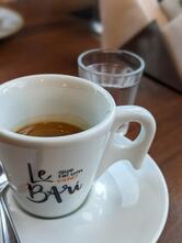 Le Bari café