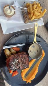 Royal Steakhouse & Cocktails