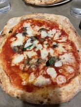 Insolito pizzeria e trattoria napoletana