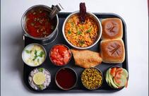 Patil Vadapav & Misal pav (Best in Mumbai Street Food)