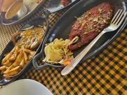 Leo's Roar Bar & Restaurant