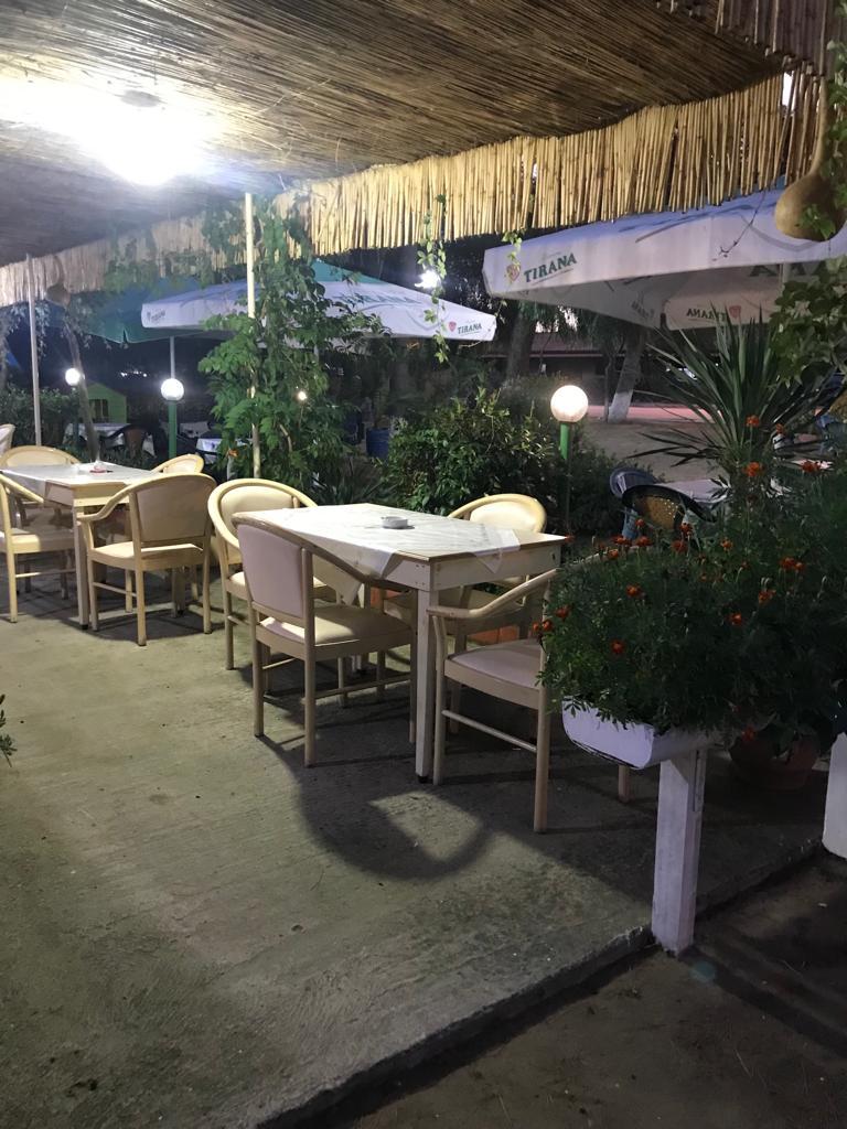 Devis Bar Restorant