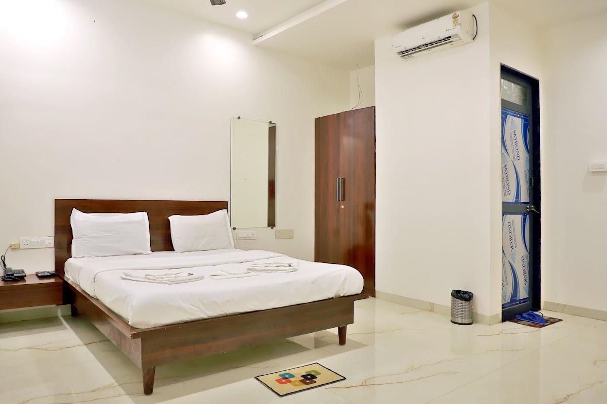 KALYANESHWAR (HOTEL BANQUET LAWNS LODGING) NANDURBAR