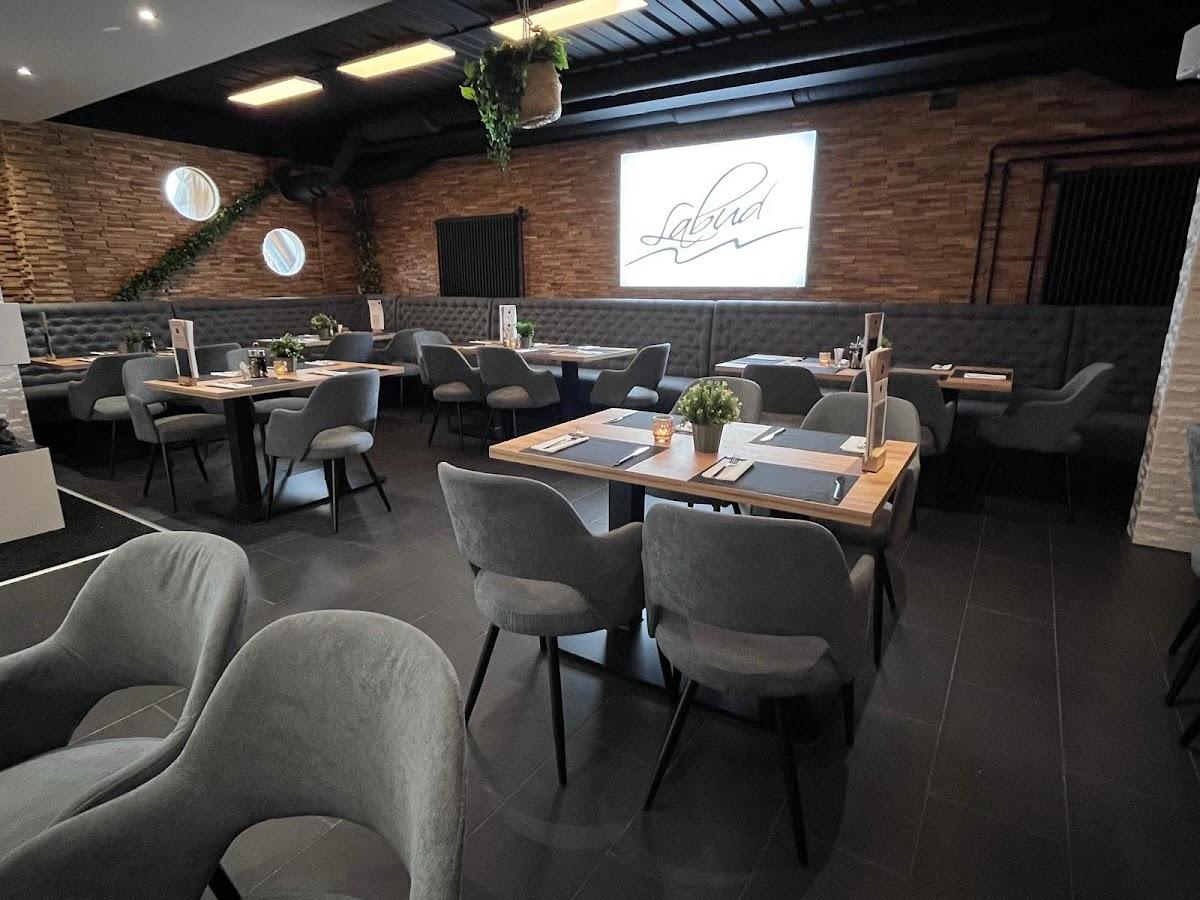 Labud Grill & Lounge