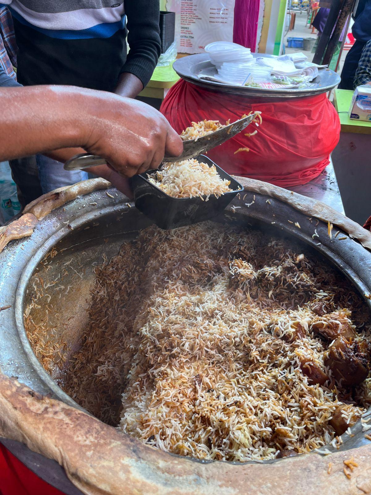 Bombay Biriyani New Outlet (Prop.:-Bijoy Biswas)[Heritage Apartment]