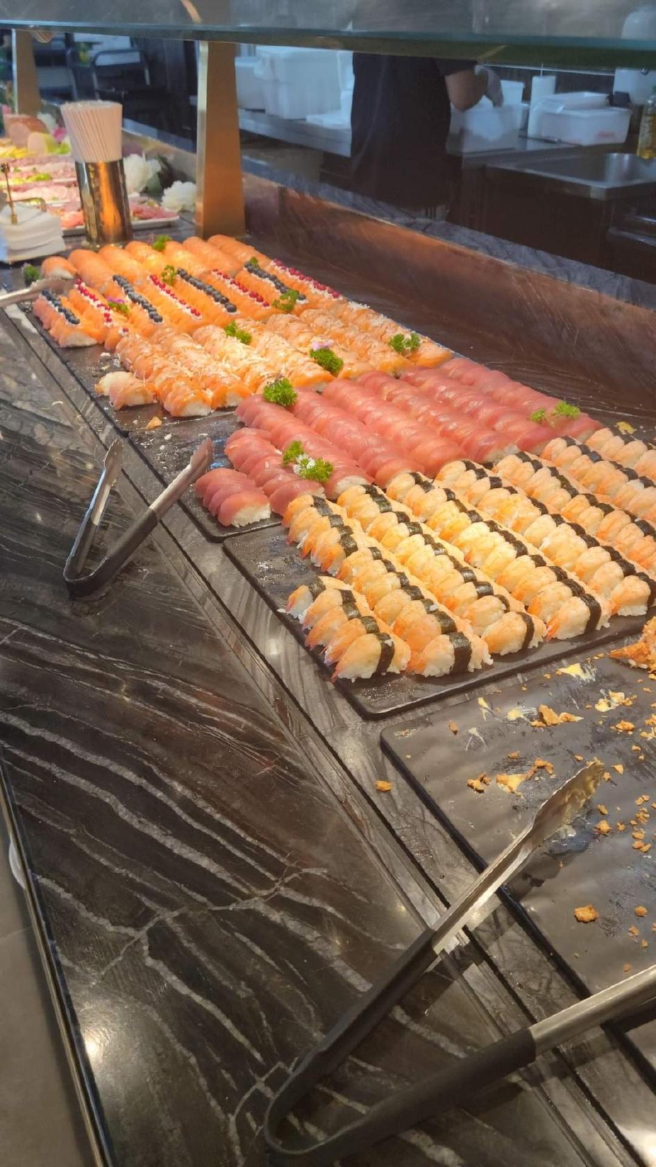 AU GRAND BUFFET