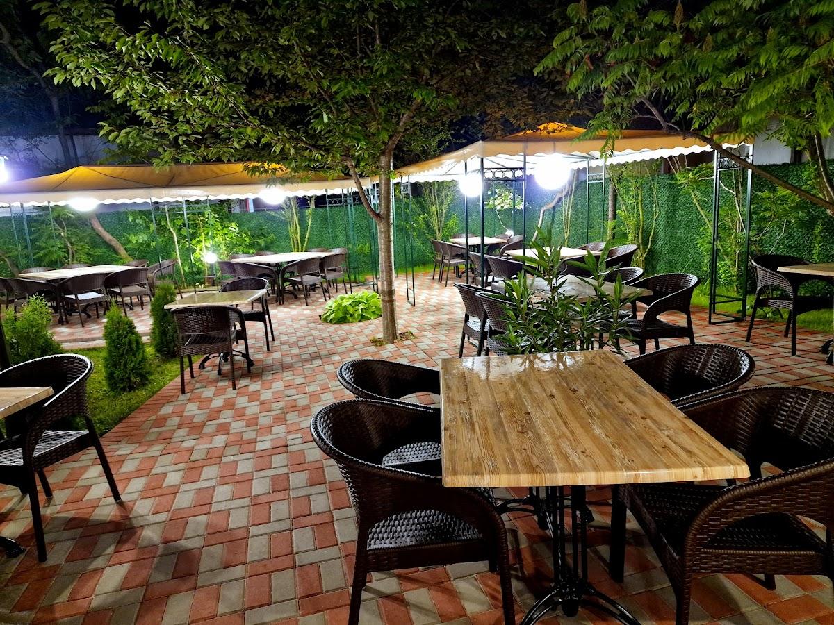 Yard Bar & Grill