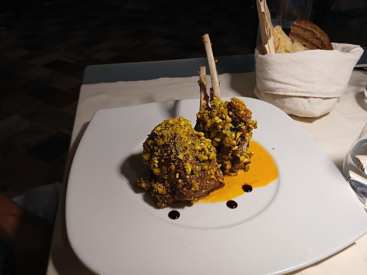 Estro Restaurant