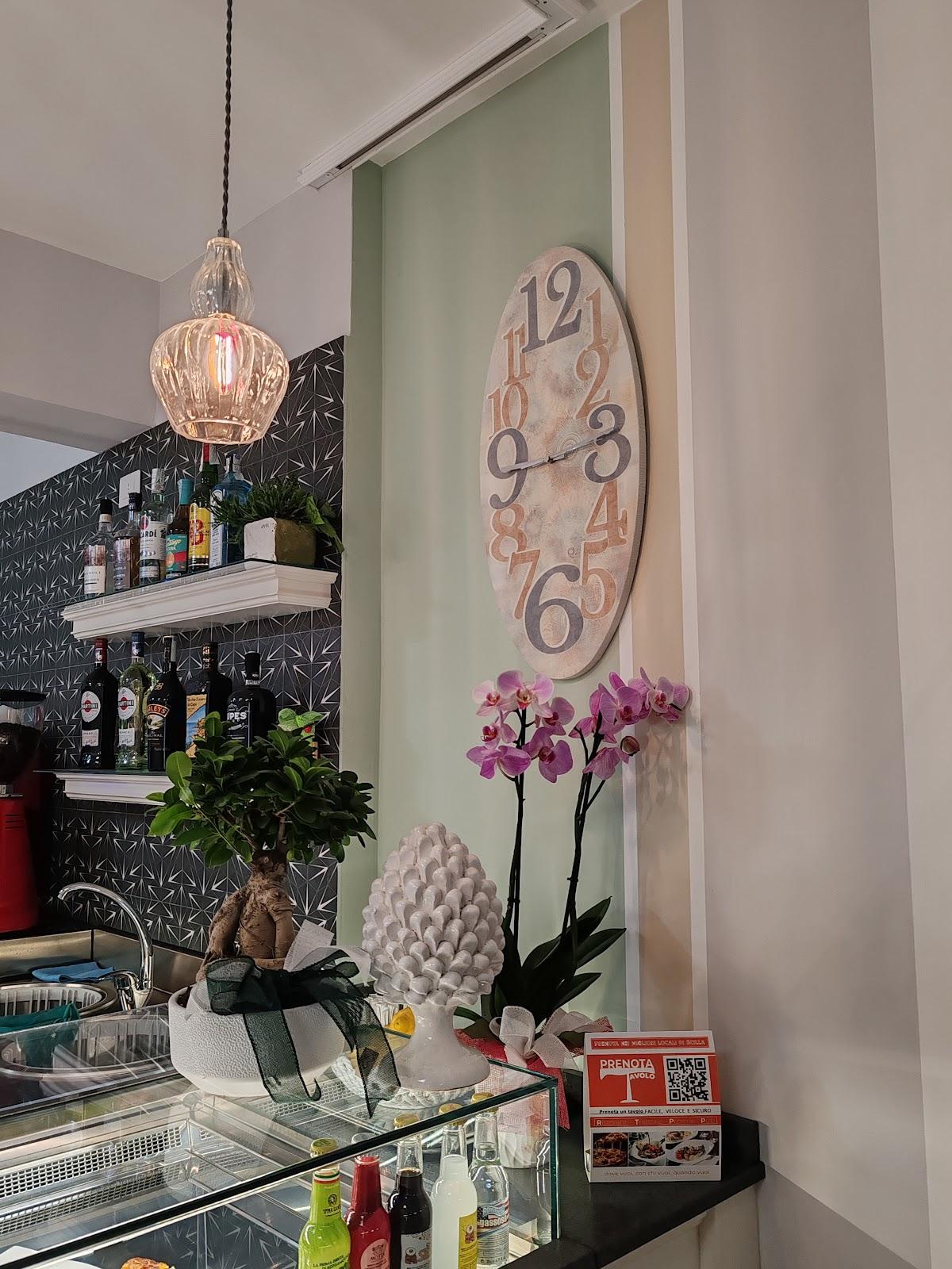 Niki's Café