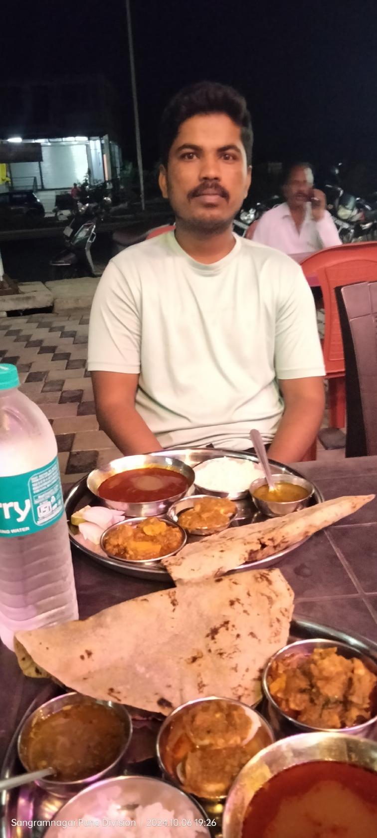 Hotel Jadhav Matan And Macchi Khanaval