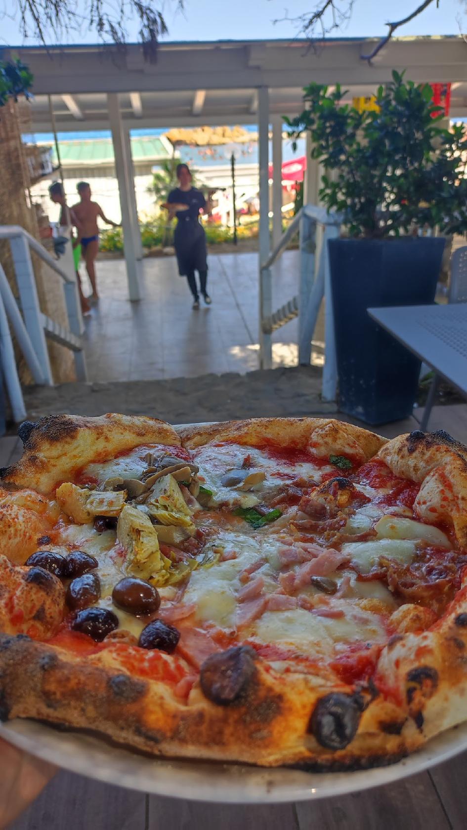 SpaccaNapoli - El Gaviota Lounge bar e pizzeria