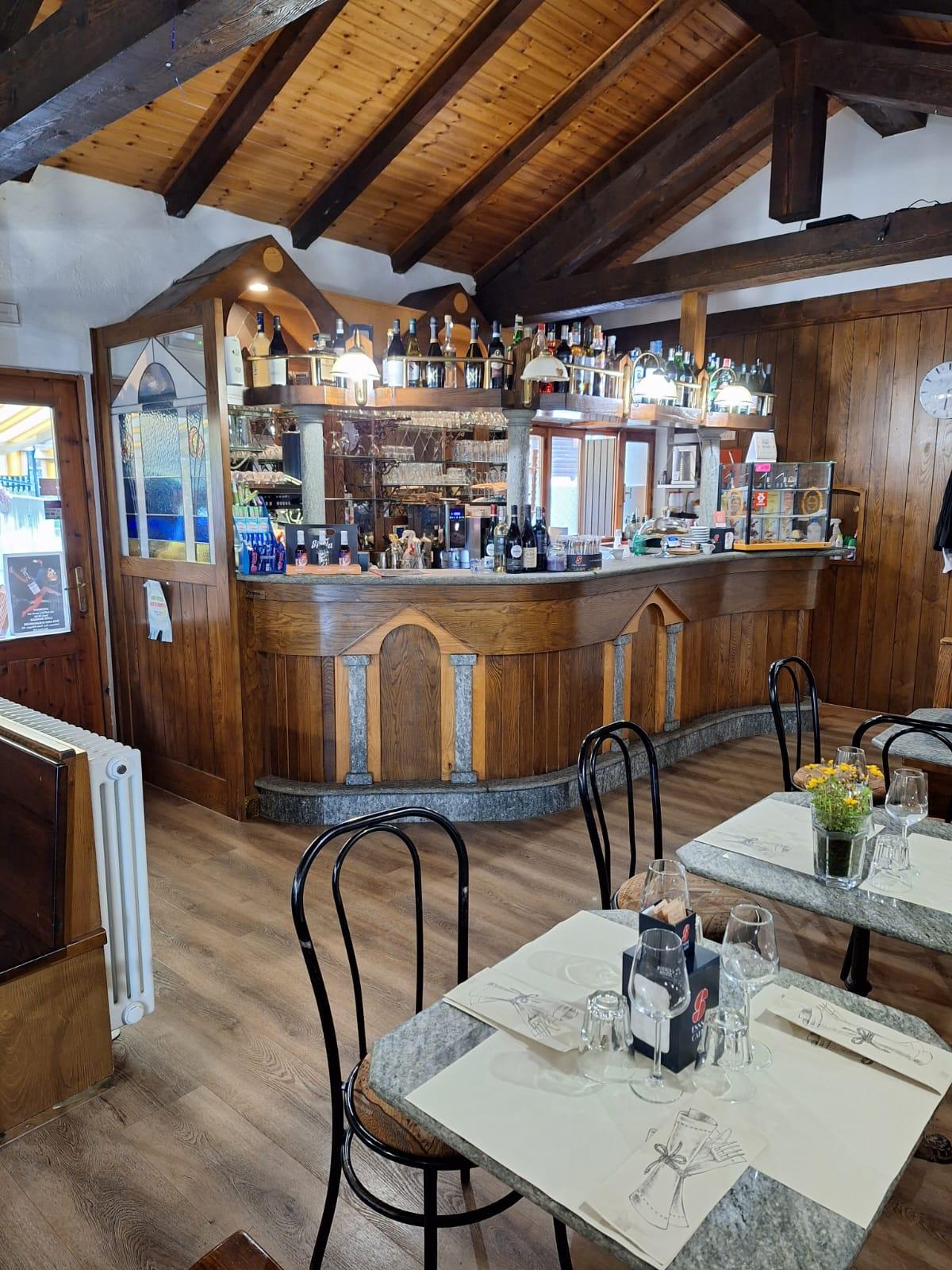 Luxe Burger Bar And Steakhouse