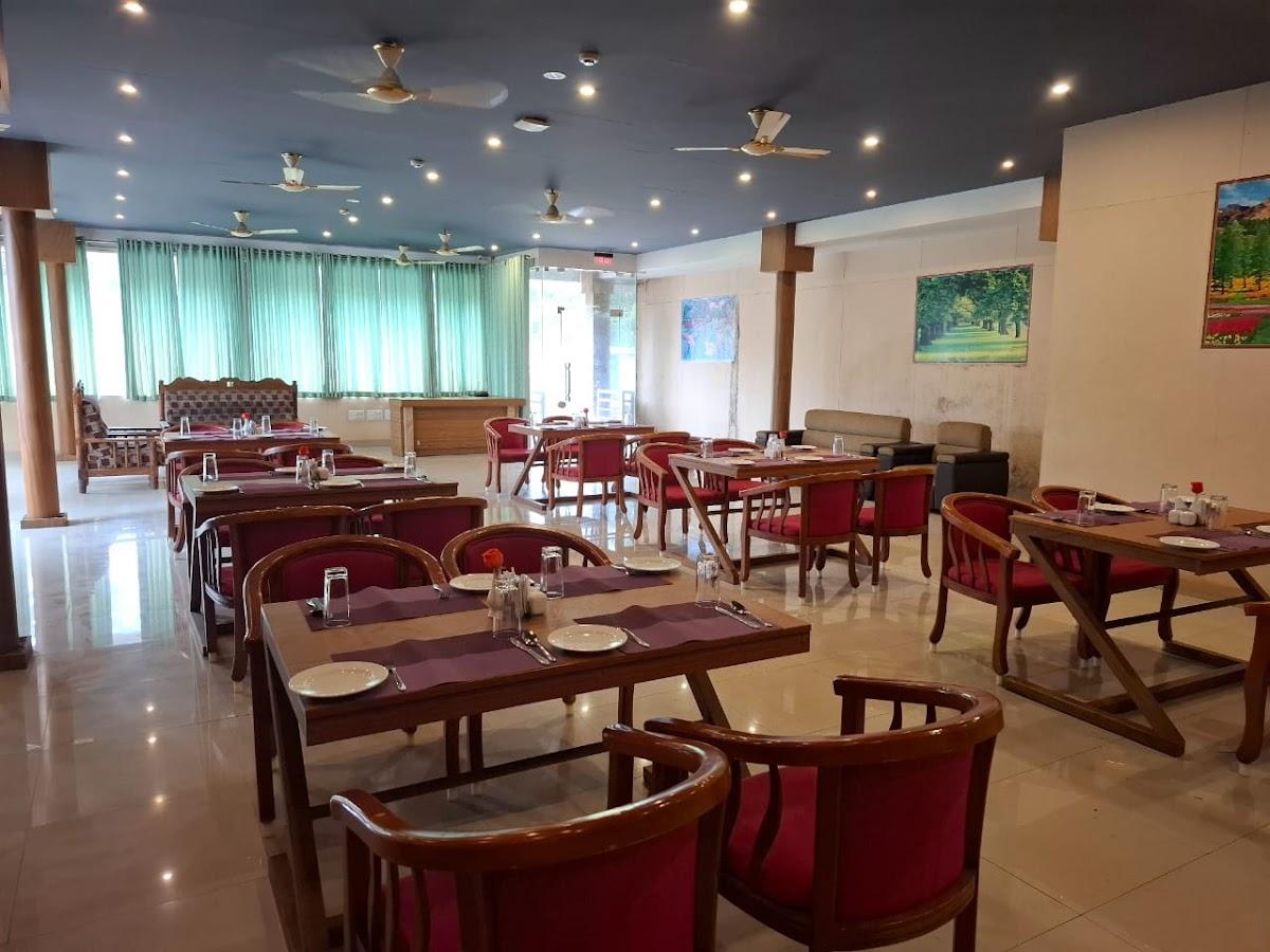 Hotel Saayooj Bar