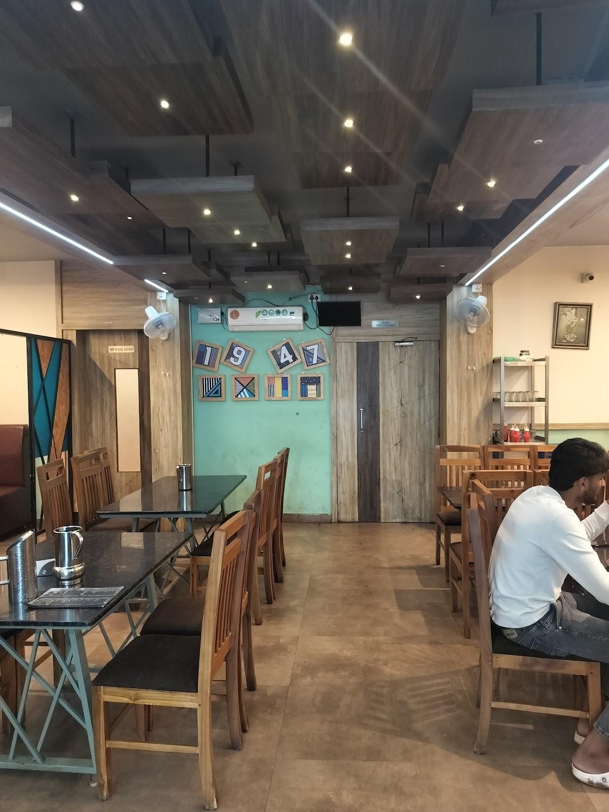 THE ROMANTIC FAMILY RESTAURANT