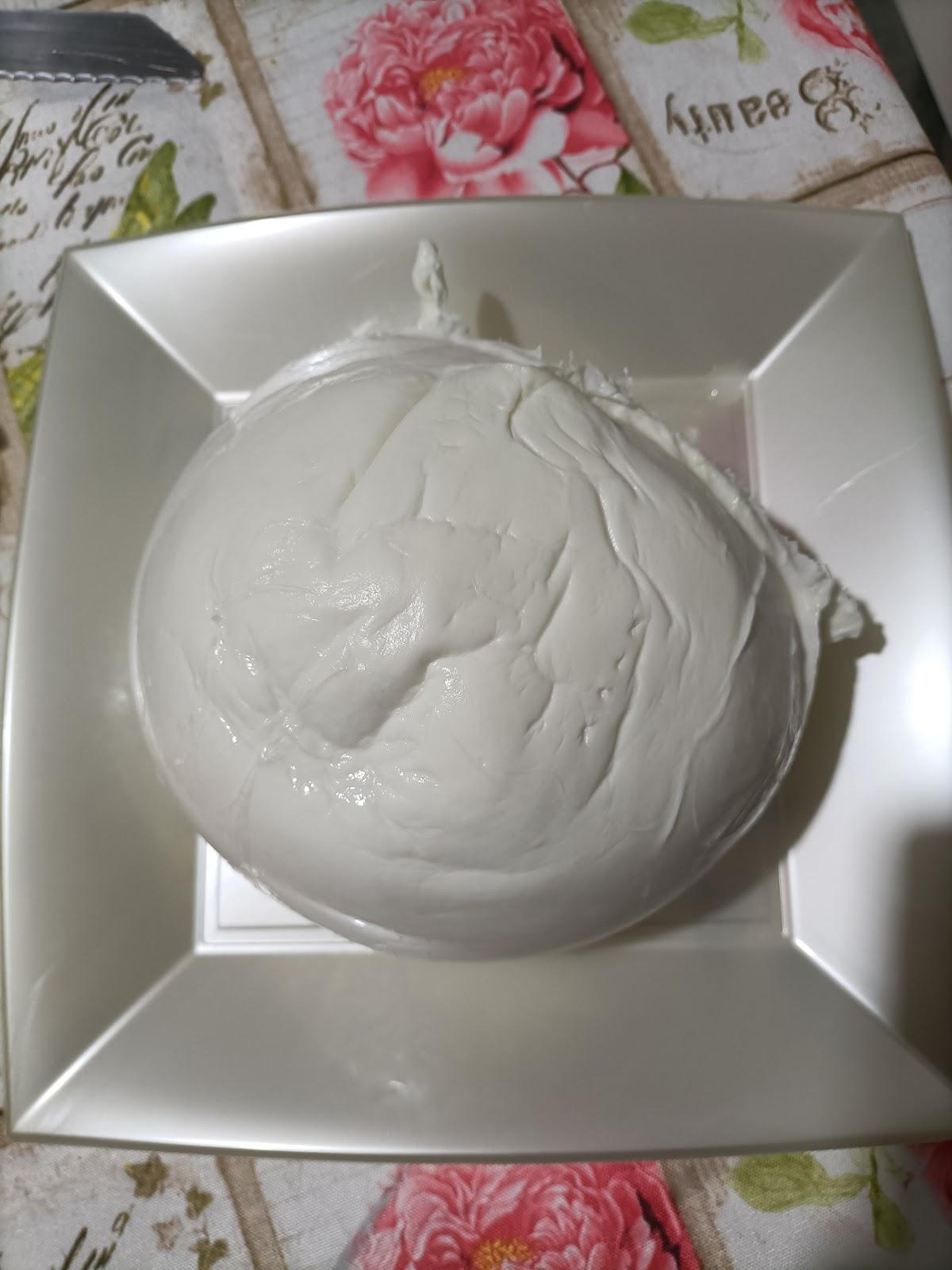 Caseificio Di Benedetto - Capaccio Paestum - Produzione Mozzarella di Bufala Fatta con 100% Solo Latte di Bufala