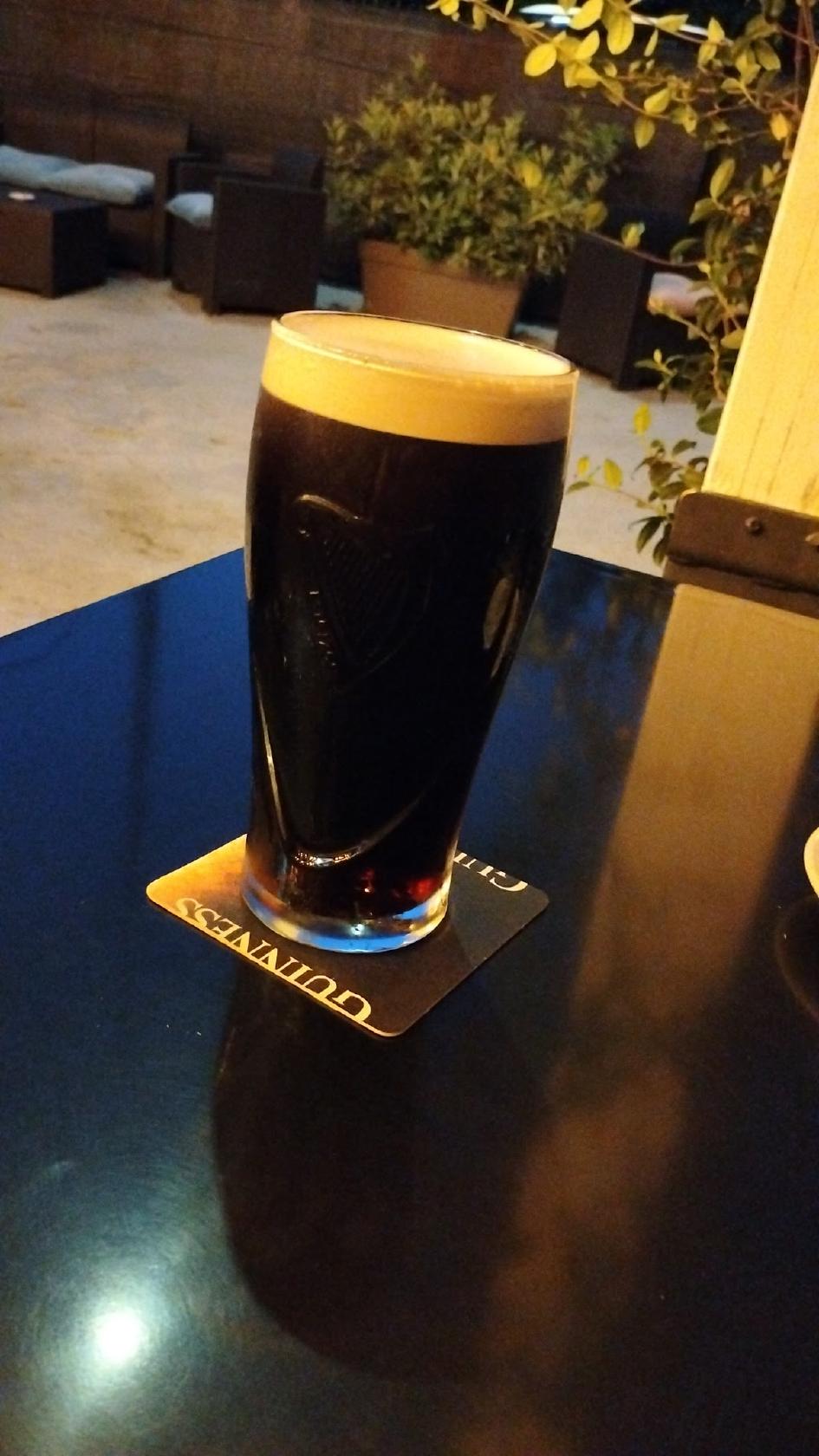 DINAZ pub