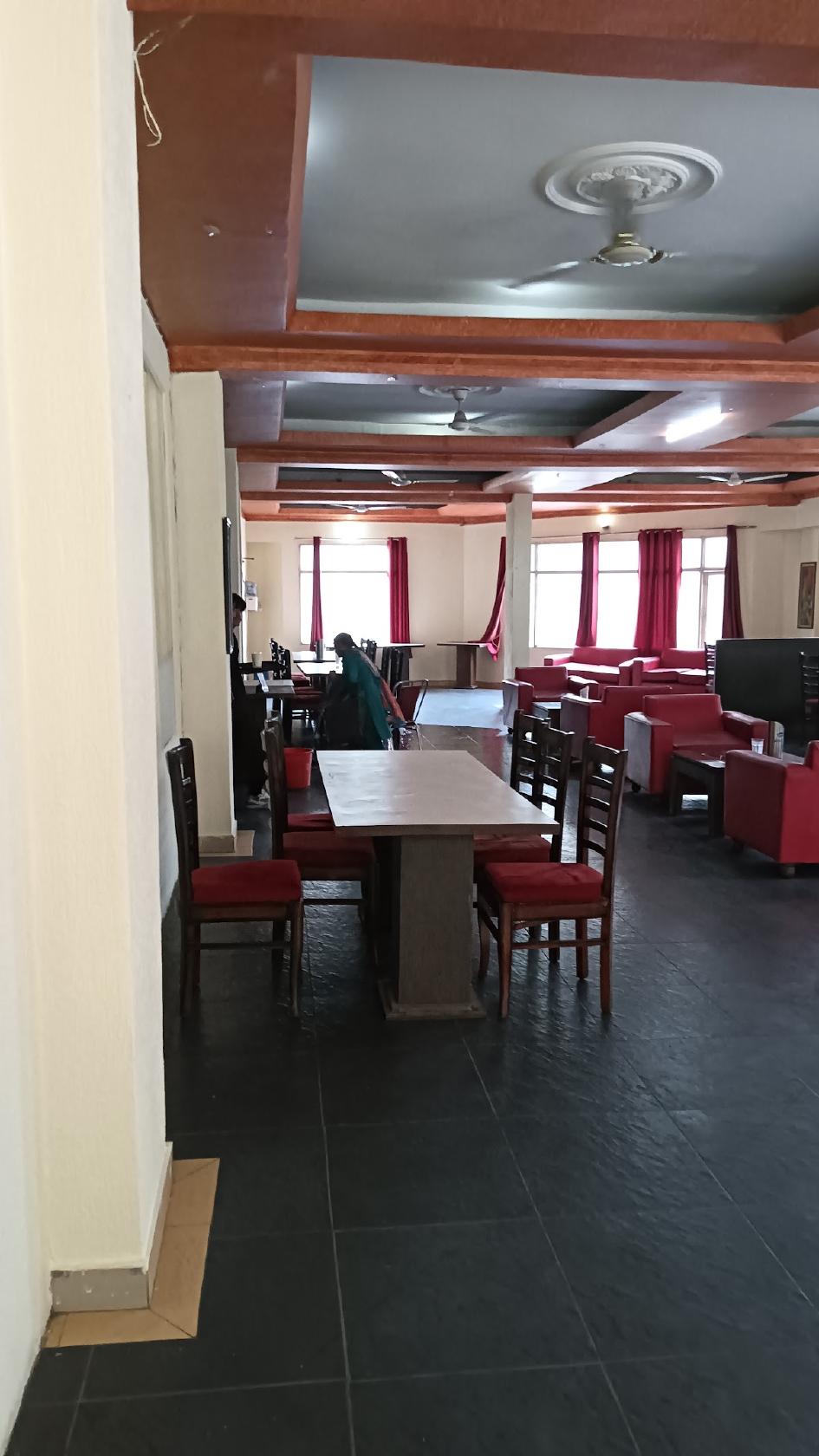 Eleeve Café & Restaurant
