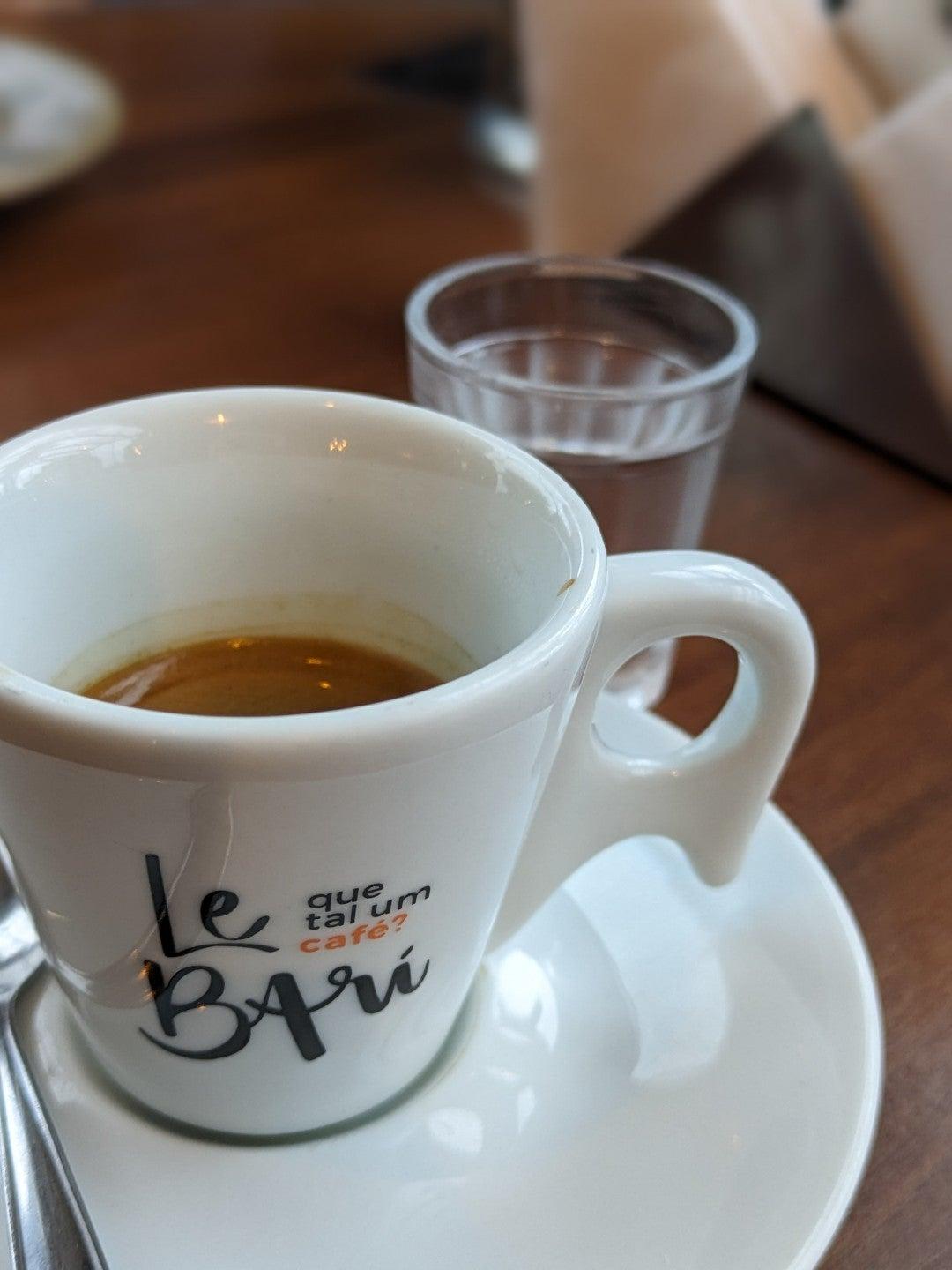 Le Bari café