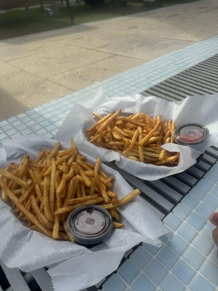Salty Oyster Dockside Bar & Grill
