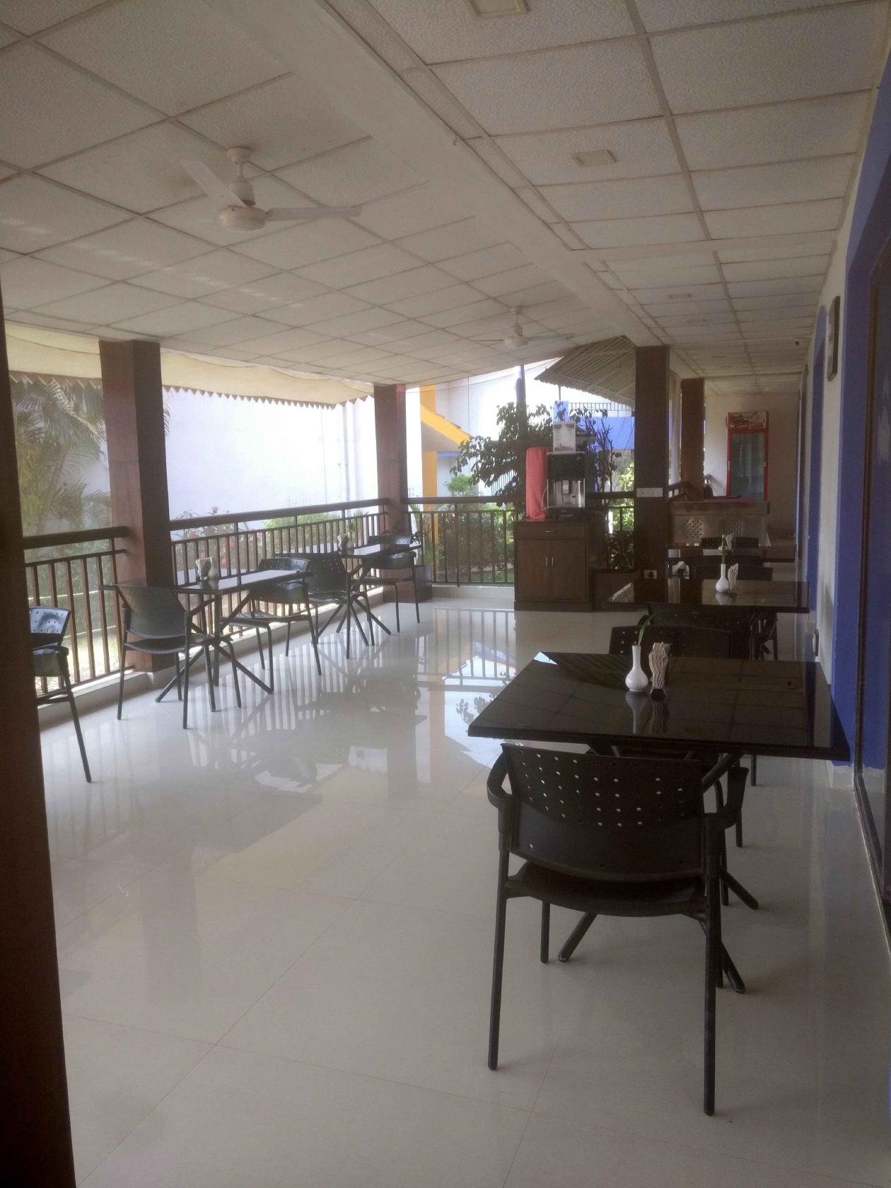 Harry’s Lounge Bar