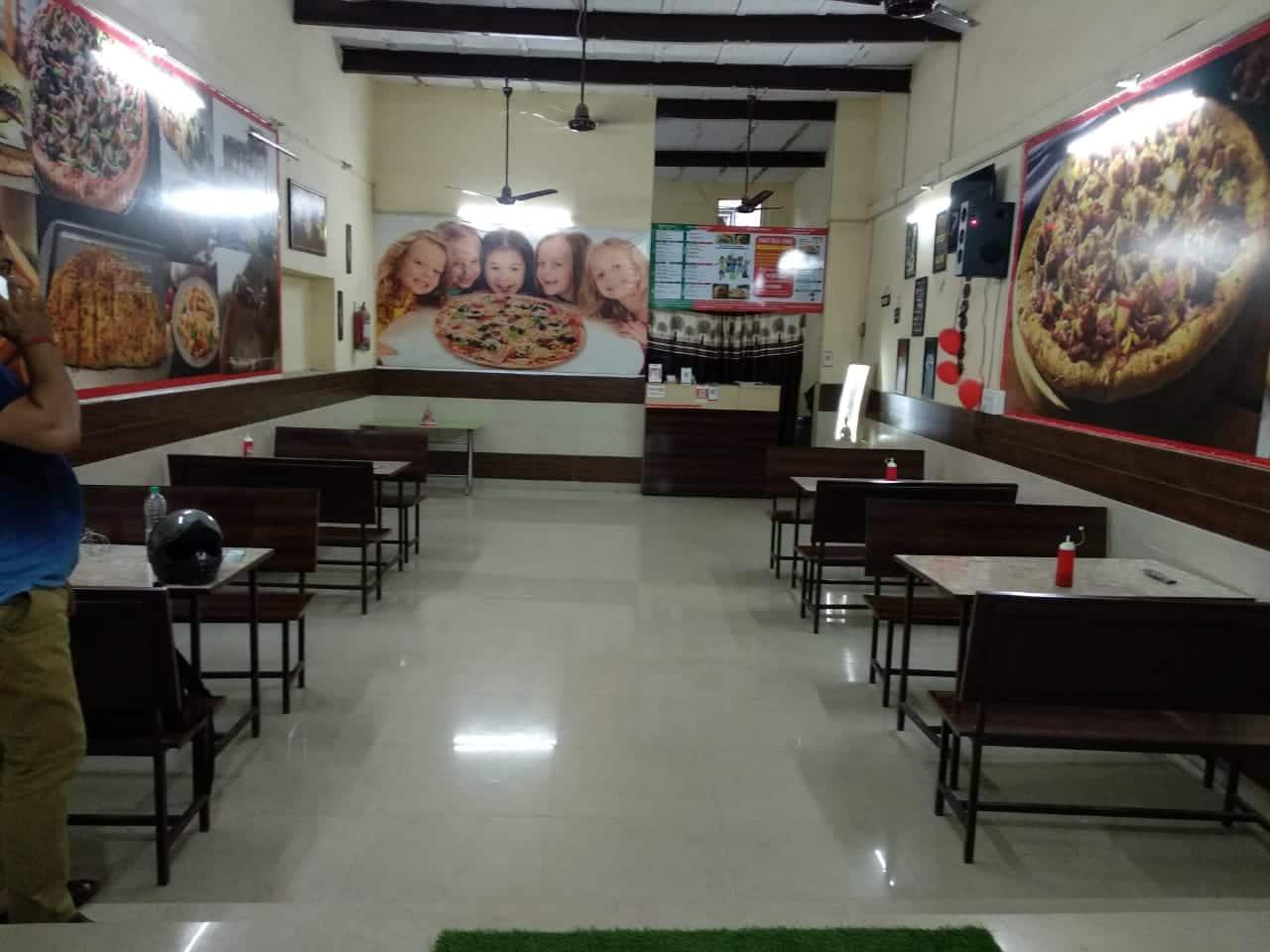 Family pizza corner
