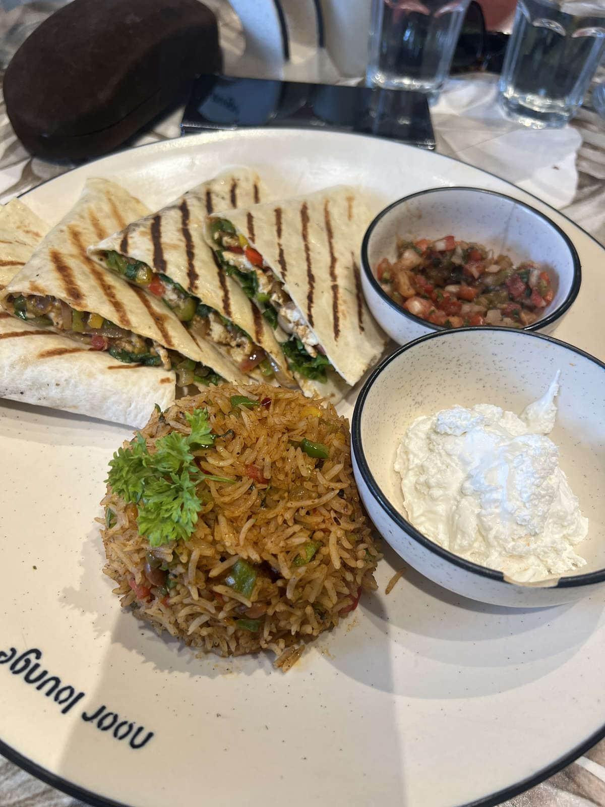 Noor Lounge (Multi cuisine Restaurant & Bakery)