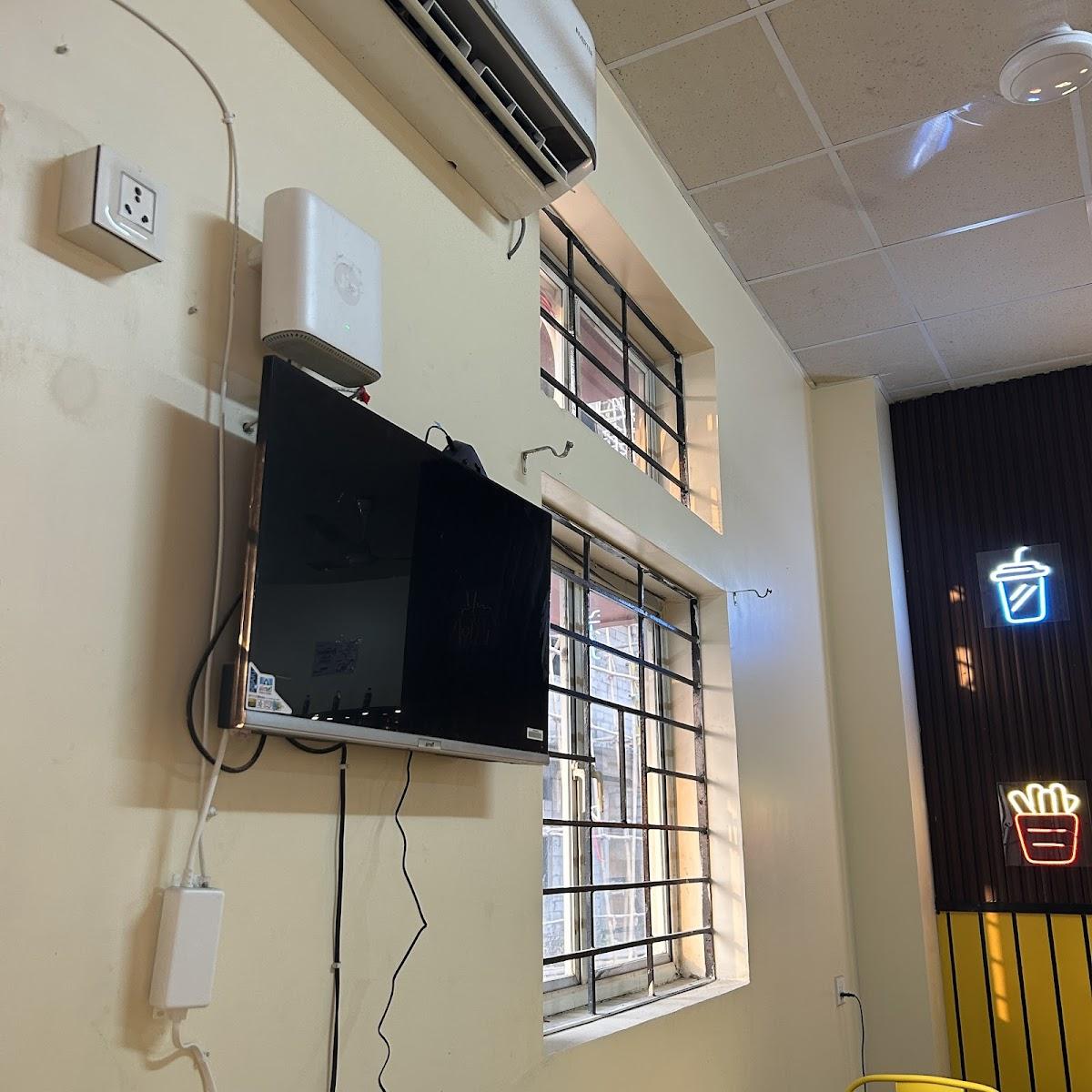 Cafe and Store, DMCH