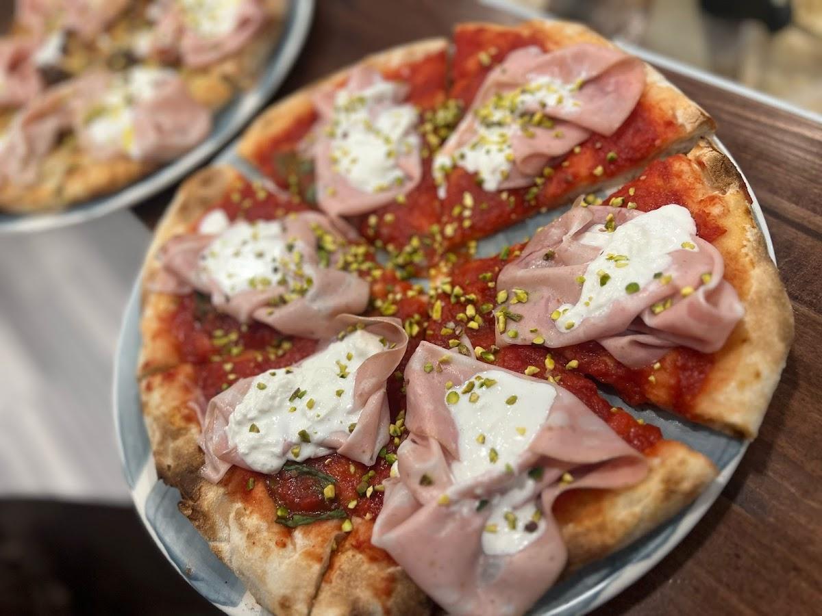 FM pizzeria food & wine FM